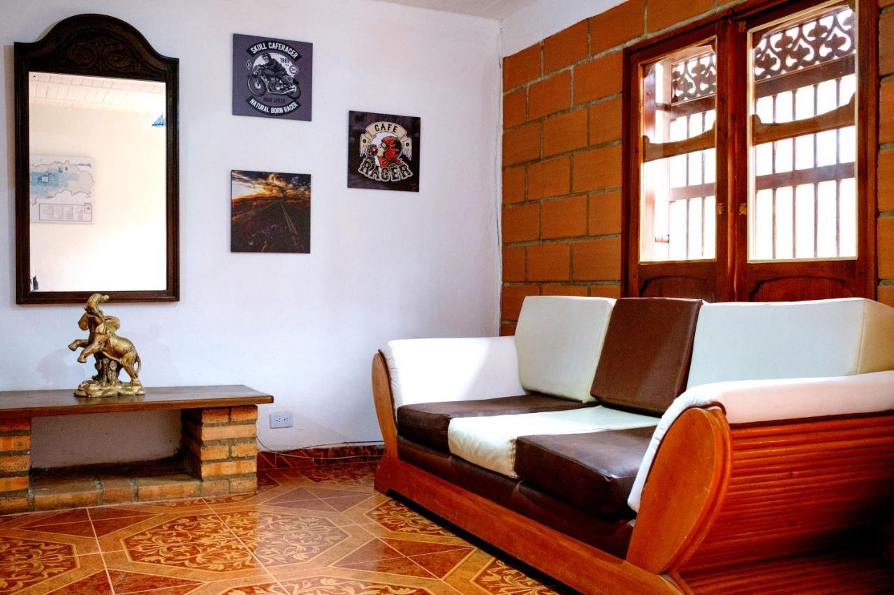 Cafe Racer Hostel Jardin Bagian luar foto